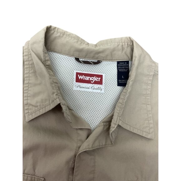 Wrangler Mens Beige Short-Sleeve Button-Up Shirt With Dual Chest Pockets Lightwe - Picture 3 of 5